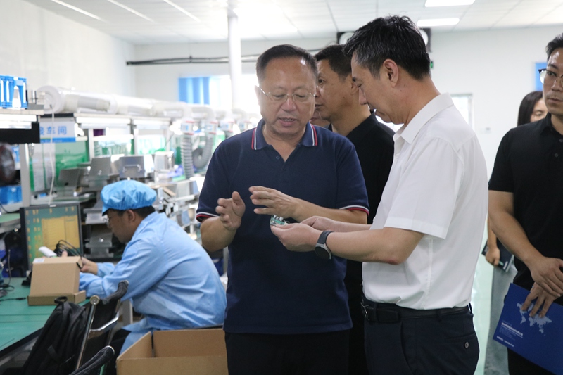 Visit by Municipal Science and Technology Bureau Officials